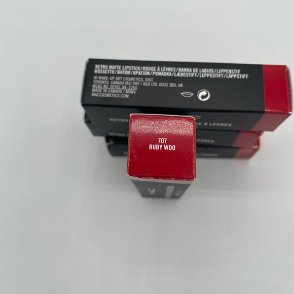 M.A.C Ruby Woo lipstick NIB - Picture 2 of 7